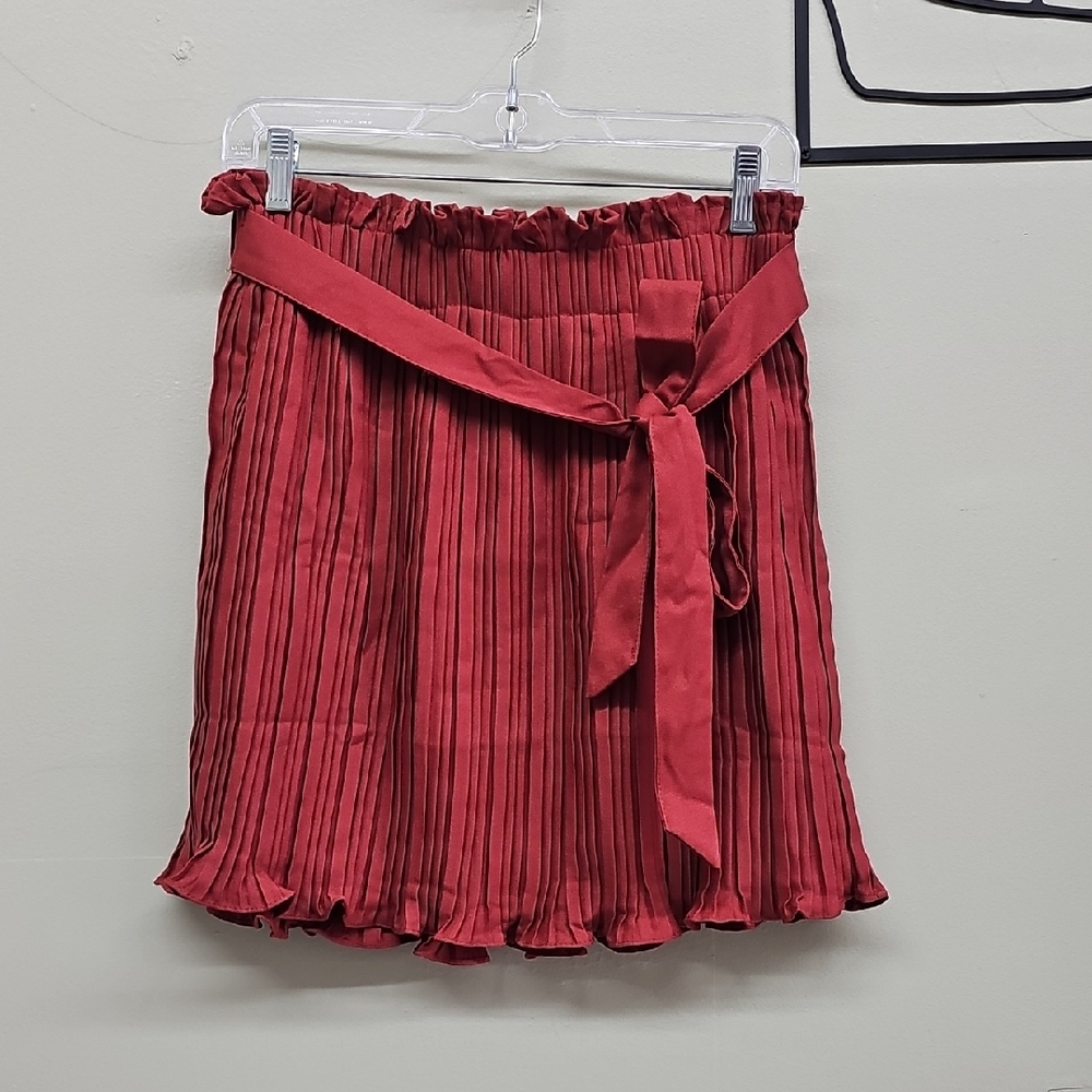 Elegant Wpmen Red Pleated Skirt L